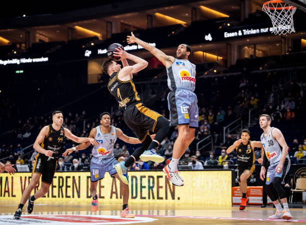 他几乎包揽 他几乎包揽