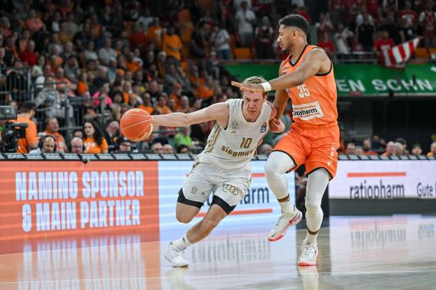 年轻球员培 年轻球员培