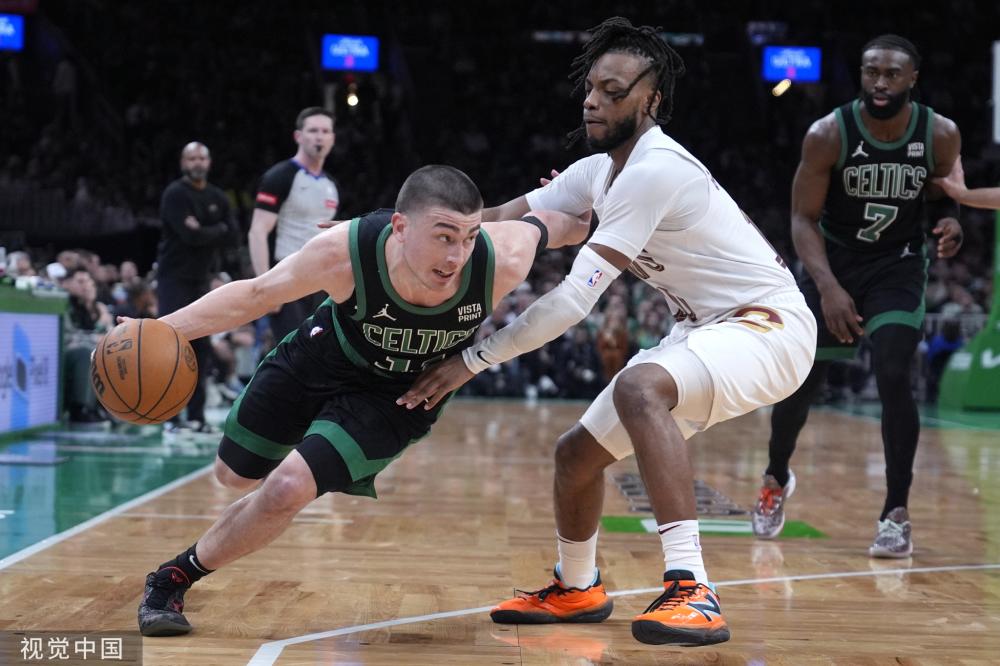 现出两队截 现出两队截