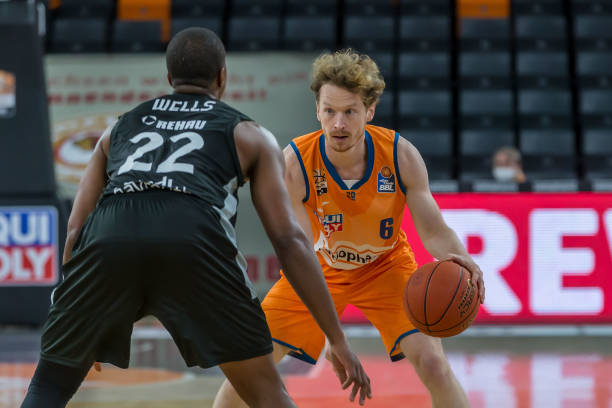 但出现了配 但出现了配